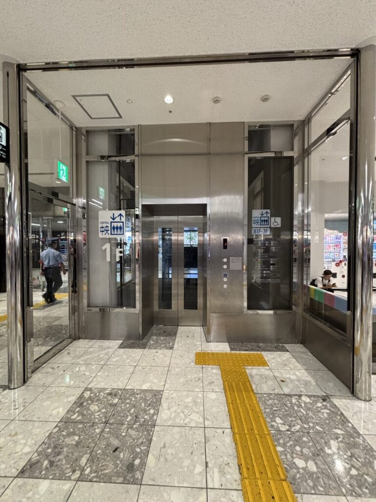 地下鉄エレベーター